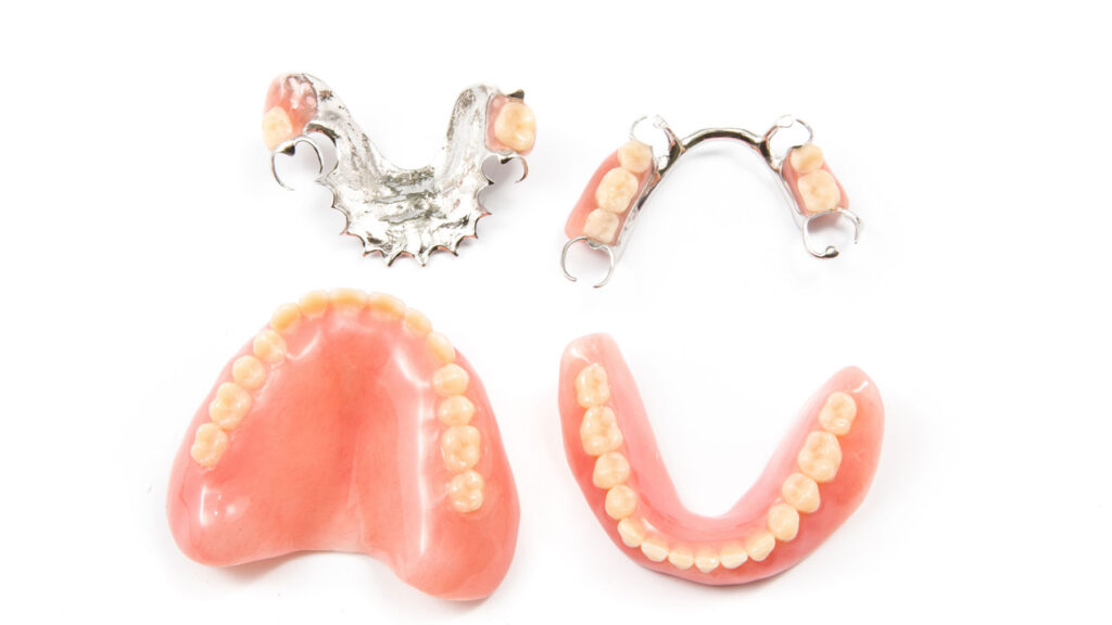 comparison of full and partial dentures on tray