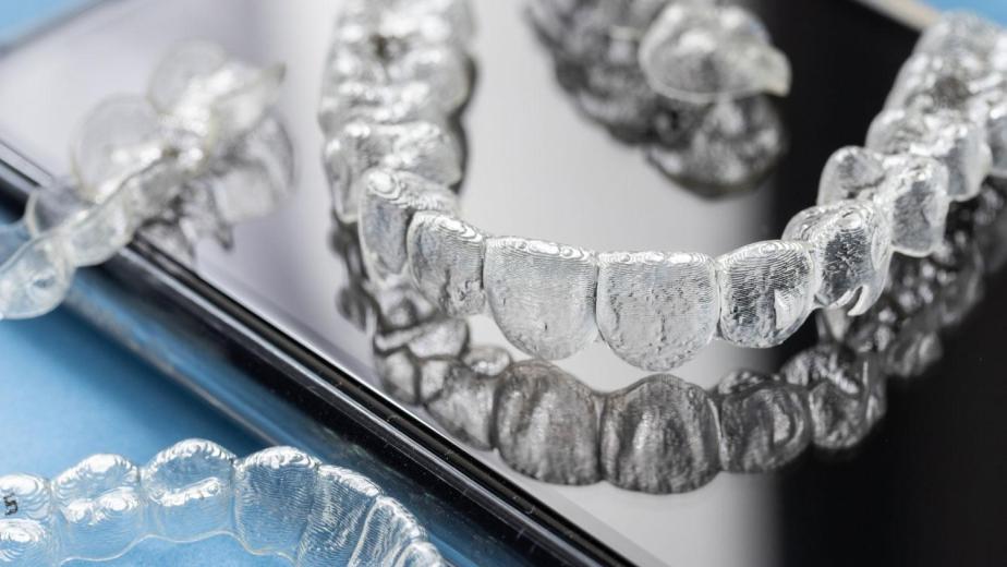 removable clear aligners for straightening teeth