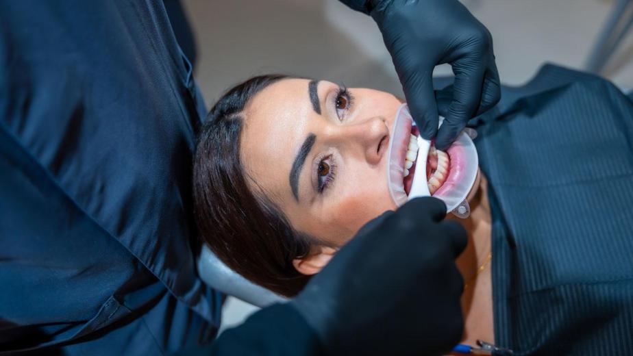 Zoom teeth whitening benefits in-office whitening light treatment