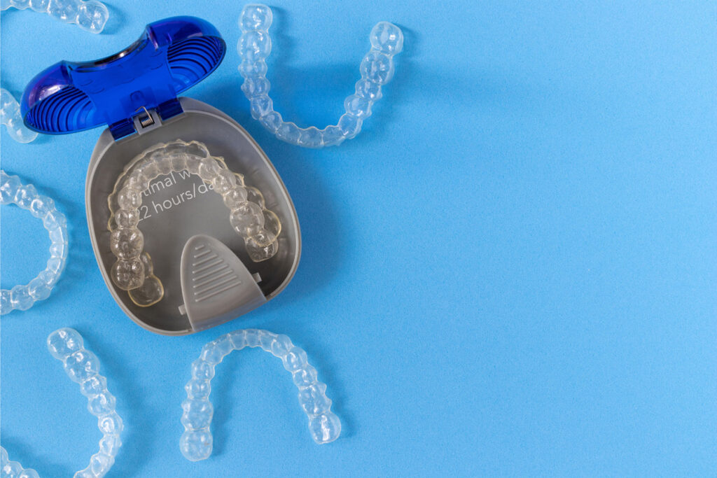 clear aligner case and cleaning routine for invisalign trays
