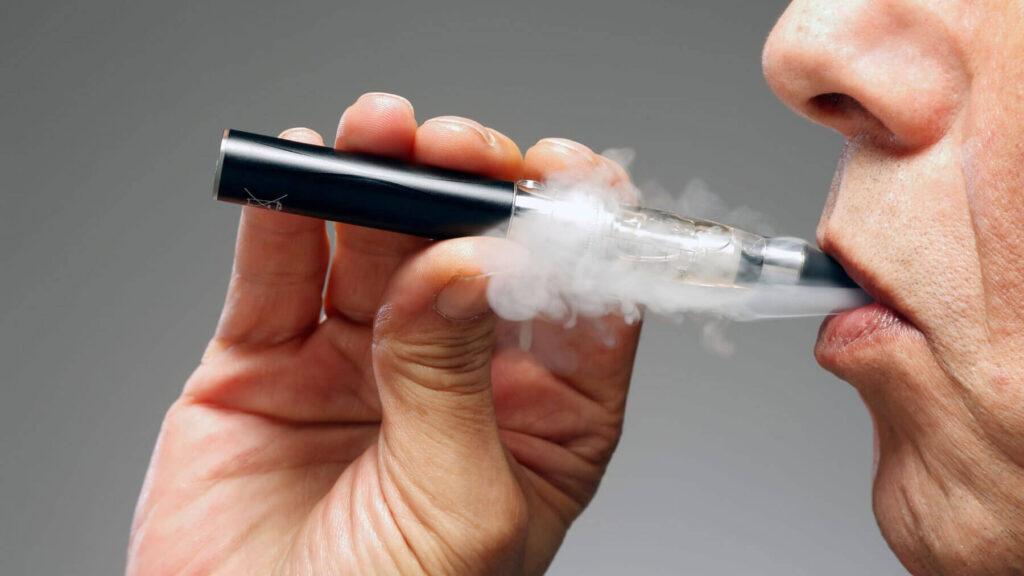 Avoid-Vaping-for-Stain-Teeth