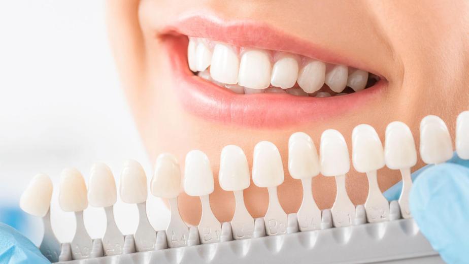 Person smiling with teeth whitening scale