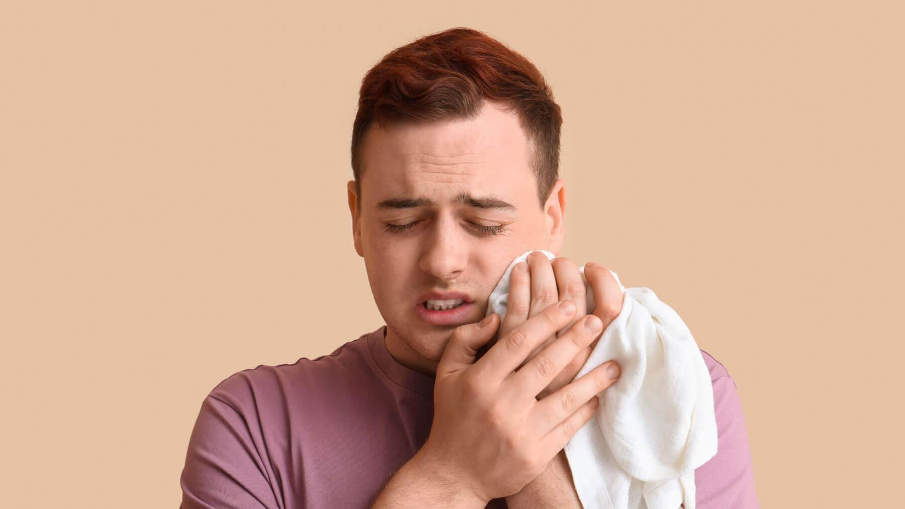 Cold compress on cheek for stop sensitive teeth pain immediately relief
