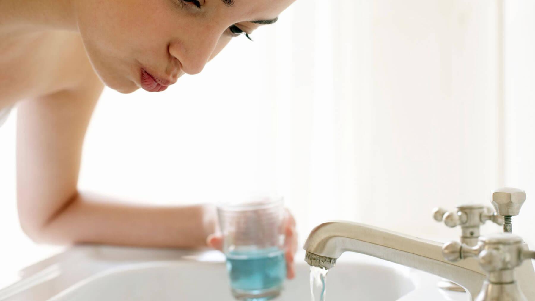 Gentle rinse after wisdom teeth surgery to keep sockets clean