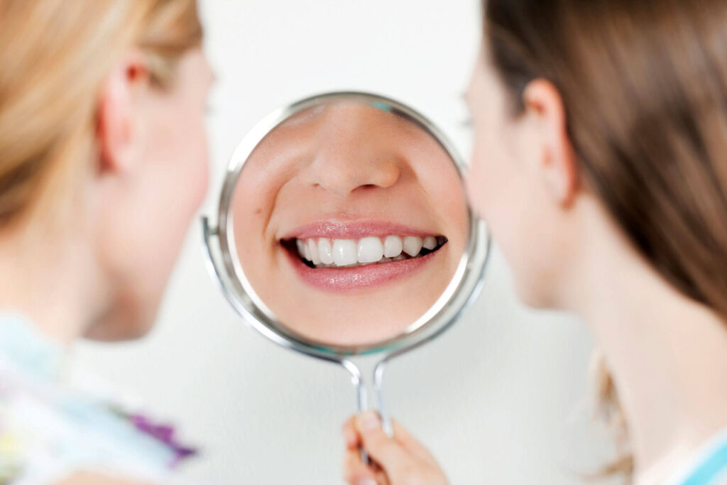 Smile Makeover in Carlsbad California – Smiles For Health dental clinic Near San Marcos, Oceanside, Winter Warm, Farr, Fallbrooks, San Diego, Solana, Pala Mesa, Leucadia, Mira Costa, Vista, Fairbanks, Carlsbad Village, Hidden Meadows