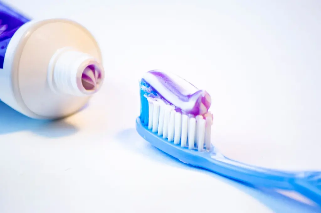 Whitening-Toothpaste-Works-Like-Professional-Whitening