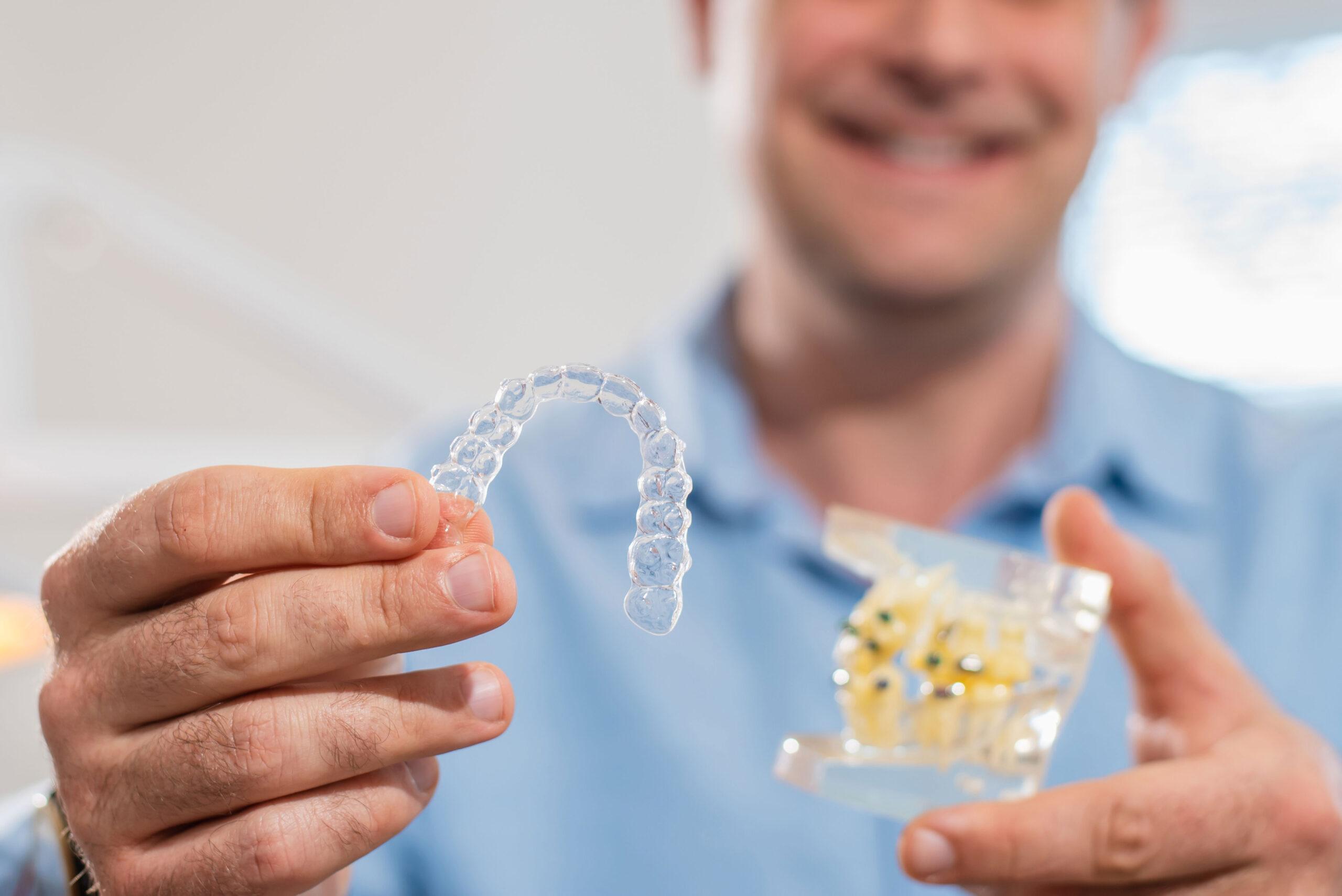comparison between invisalign and brackets