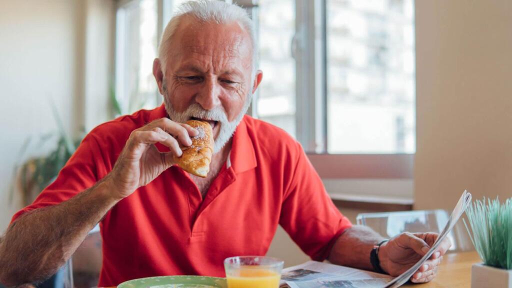 Solid Food After Extraction: When Can You Eat Normally Again?